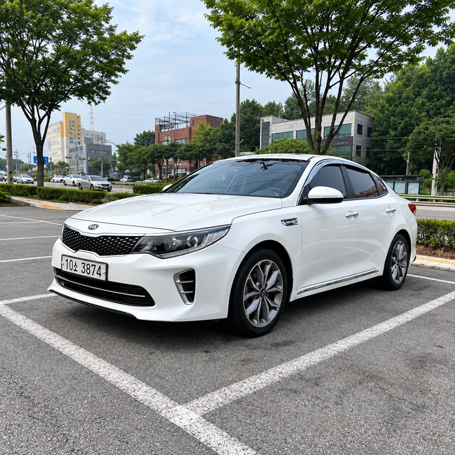 Kia K5 — вид сбоку