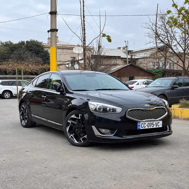 Kia K7 — передний ракурс